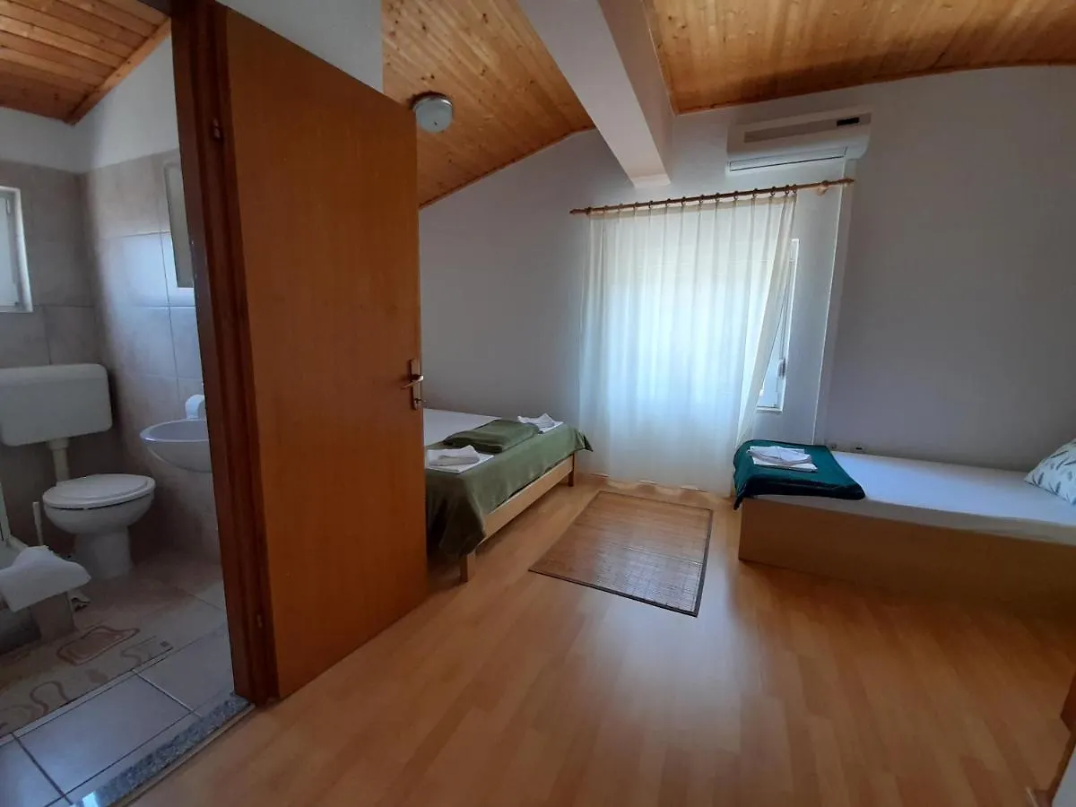 بيت ضيافة Apartmani Tomic سيلين